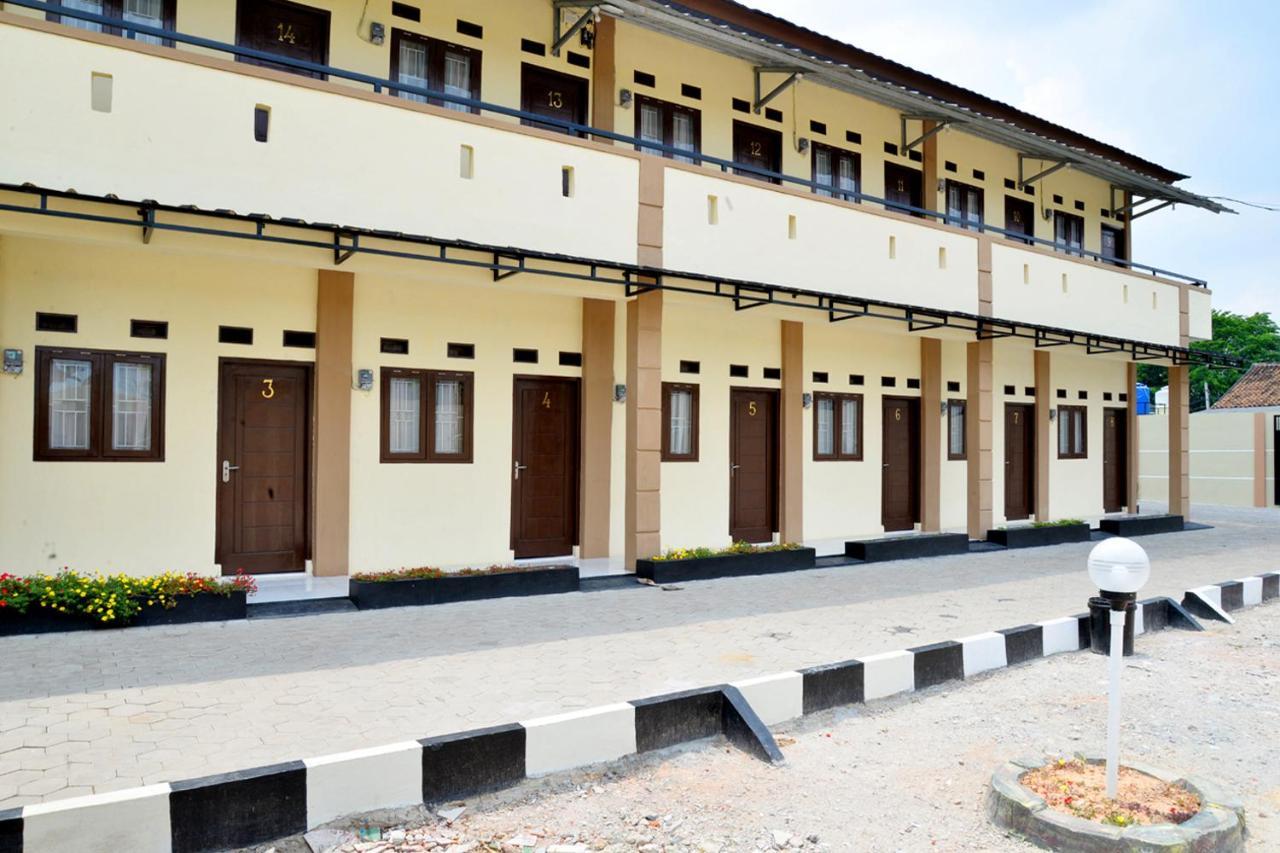 Haura Syariah Home Stay Bandar Lampung Exterior foto